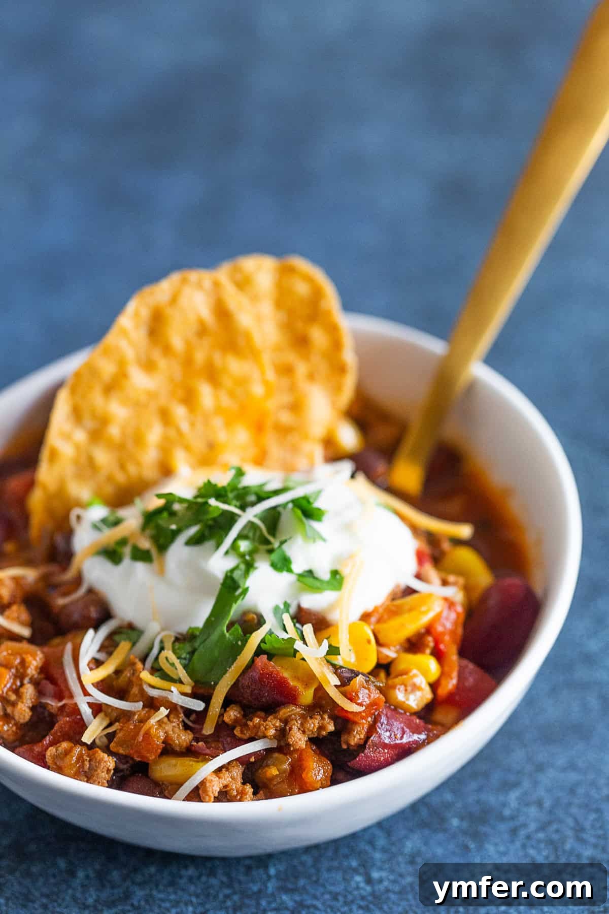 Smoky Chipotle Turkey Chili 4 A vibrant bowl of Chipotle Ground Turkey Chili, perfectly simmered, ready to be enjoyed as a hearty and healthy meal.