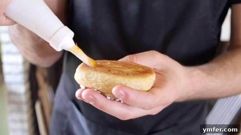 Filling the Buondì with apricot jam using a piping bag