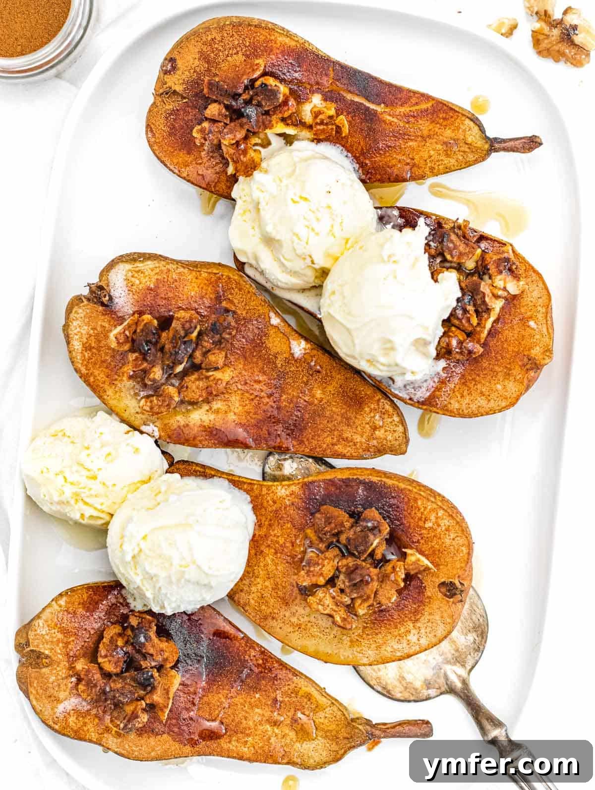 Baked pears with cinnamon and vanilla ice cream, ready to serve.
