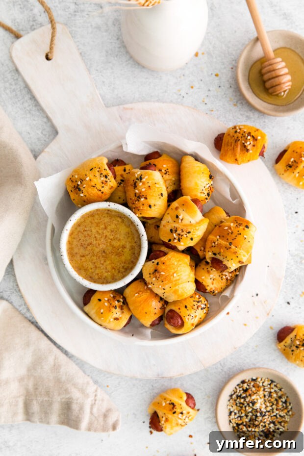 Crunchy Everything Piggy Rolls 2 Everything Bagel Pigs in a Blanket in a round bowl.