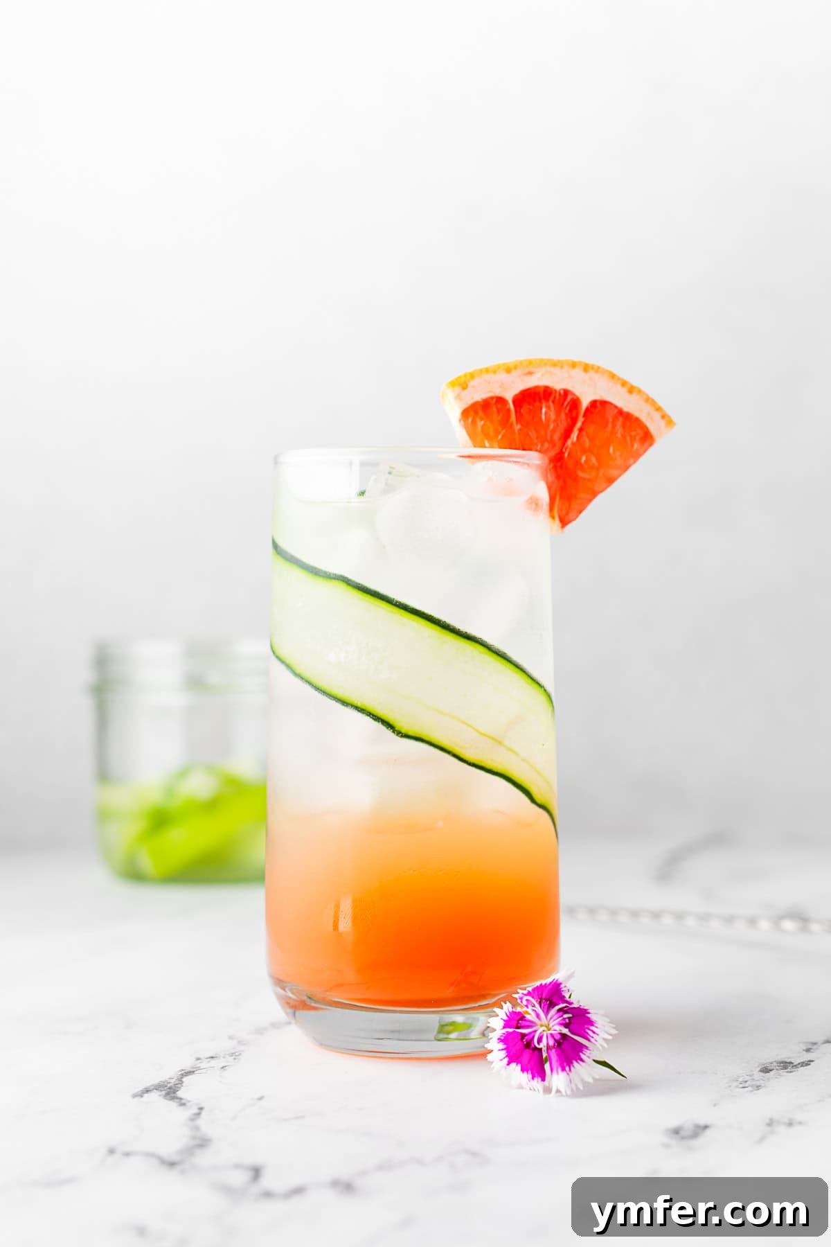 Grapefruit Gin Sparkler 8 Grapefruit Gin Fizz served in a glass with elegant grapefruit slices as garnish.