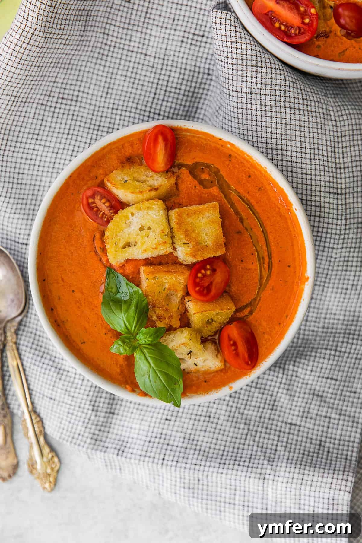 Effortless Instant Pot Tomato Delight 2 Instant Pot Tomato Soup topped with croutons and cherry tomatoes. A bowl of rich, creamy tomato soup, garnished with fresh basil, crunchy croutons, and vibrant cherry tomatoes, ready to be enjoyed.