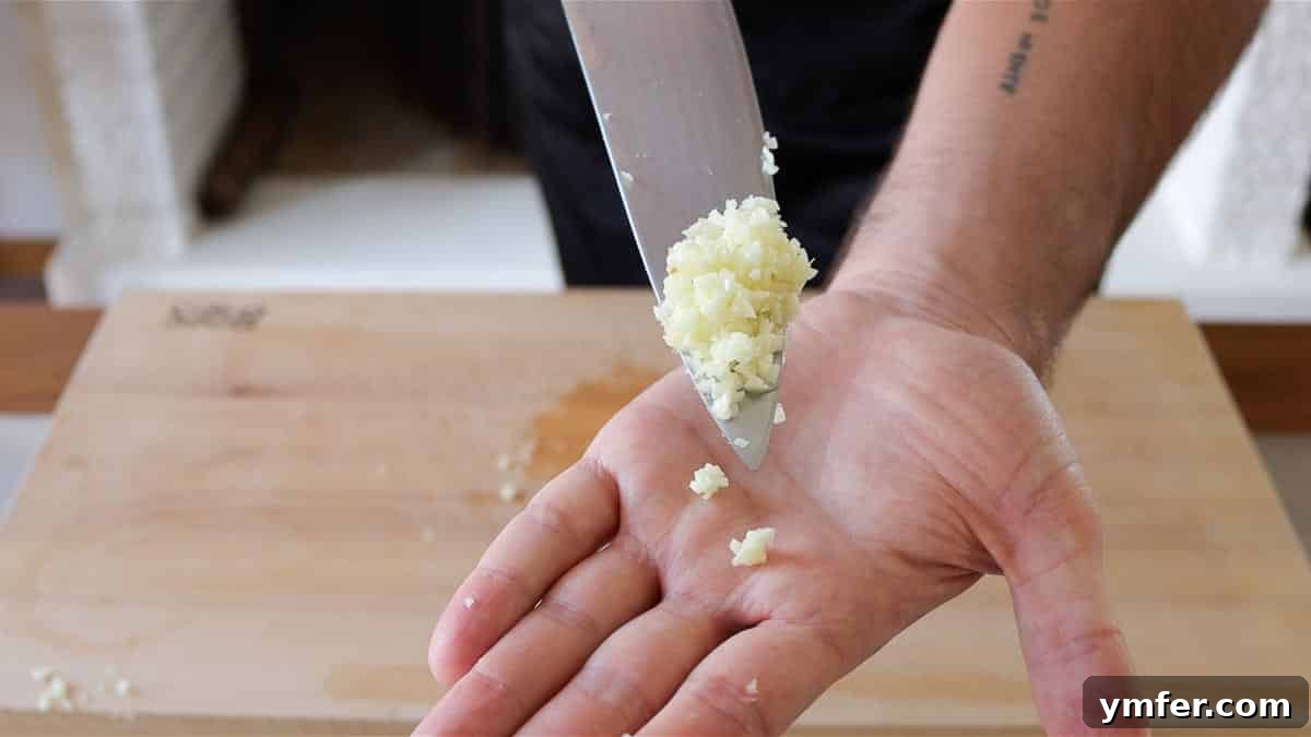 Mincing Garlic: From Rough Chop to Smooth Paste 7 minced garlic