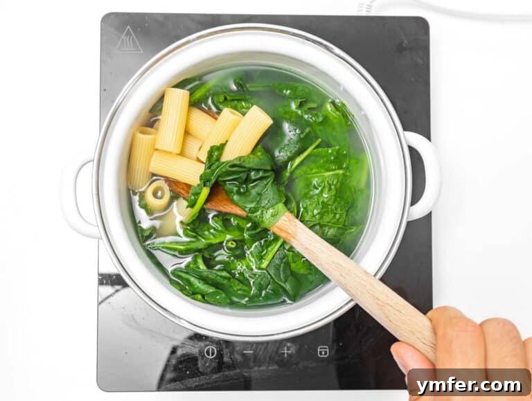 35 Stress-Free Dinner Recipes 30 Boil spinach and pasta together in a pot