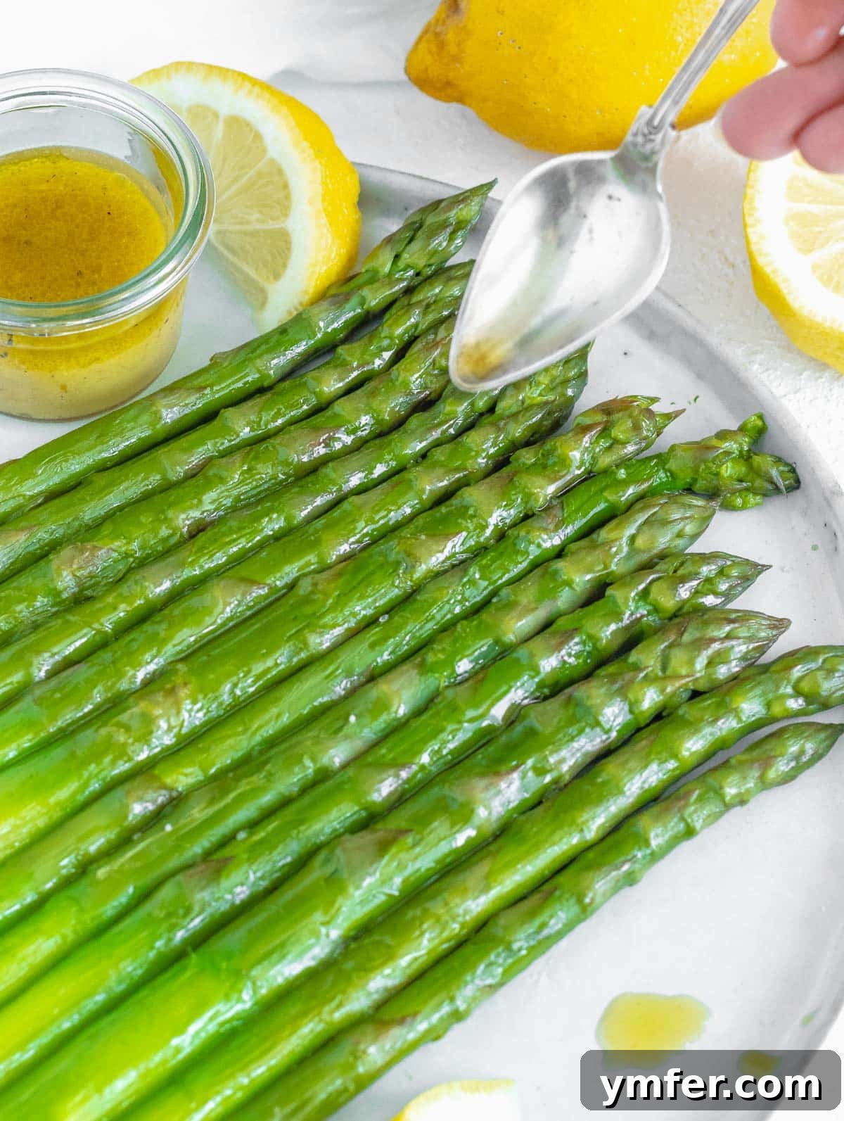 Perfectly Boiled Asparagus 4 Boiled asparagus served with a delicious mustard vinaigrette