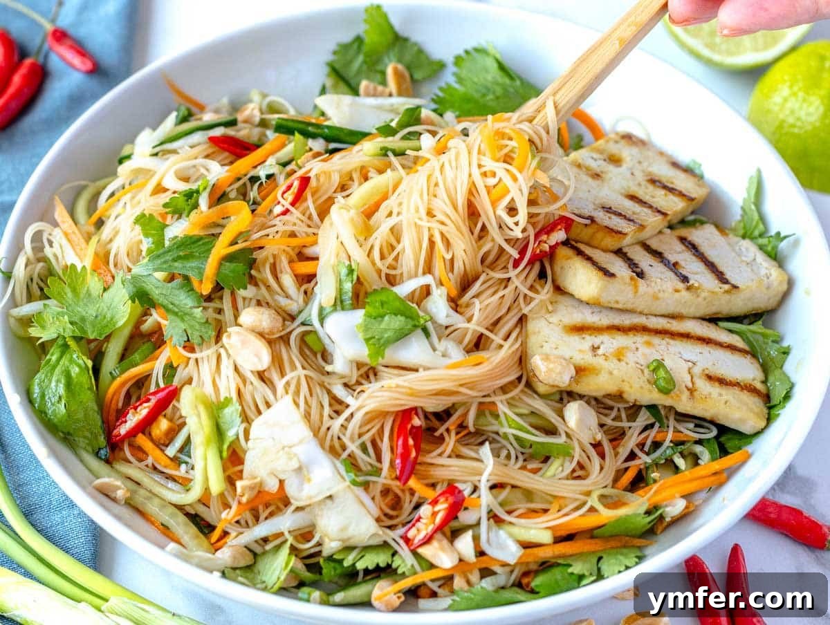 35 Vibrant Vegetarian Lunch Ideas 12 A colorful Asian noodle salad mixed with grilled tofu and fresh vegetables.