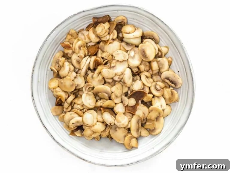 35 Vibrant Vegetarian Lunch Ideas 40 cooked mushrooms in a bowl