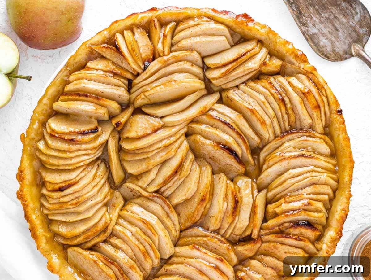Apple tart with cake knife, ready to be served