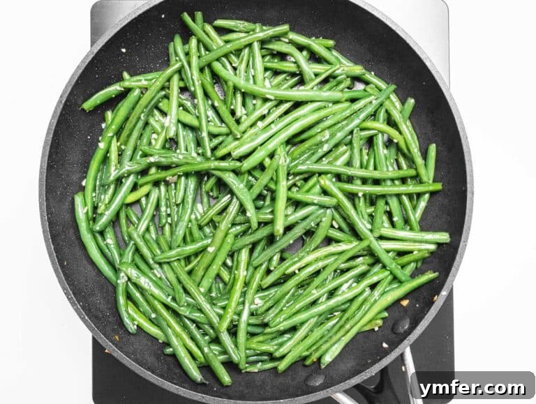green beans in a black pan