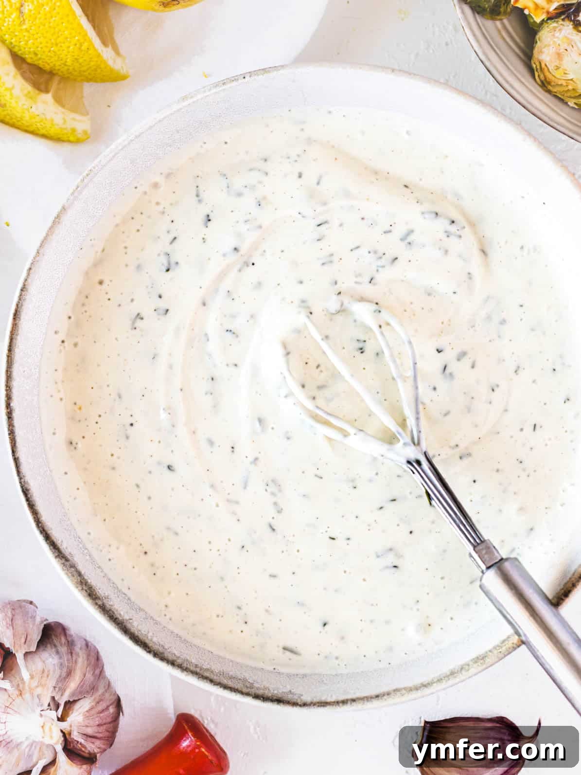 Creamy Vegan Ranch 2 A bowl of creamy vegan ranch dressing, perfectly garnished and ready to serve.