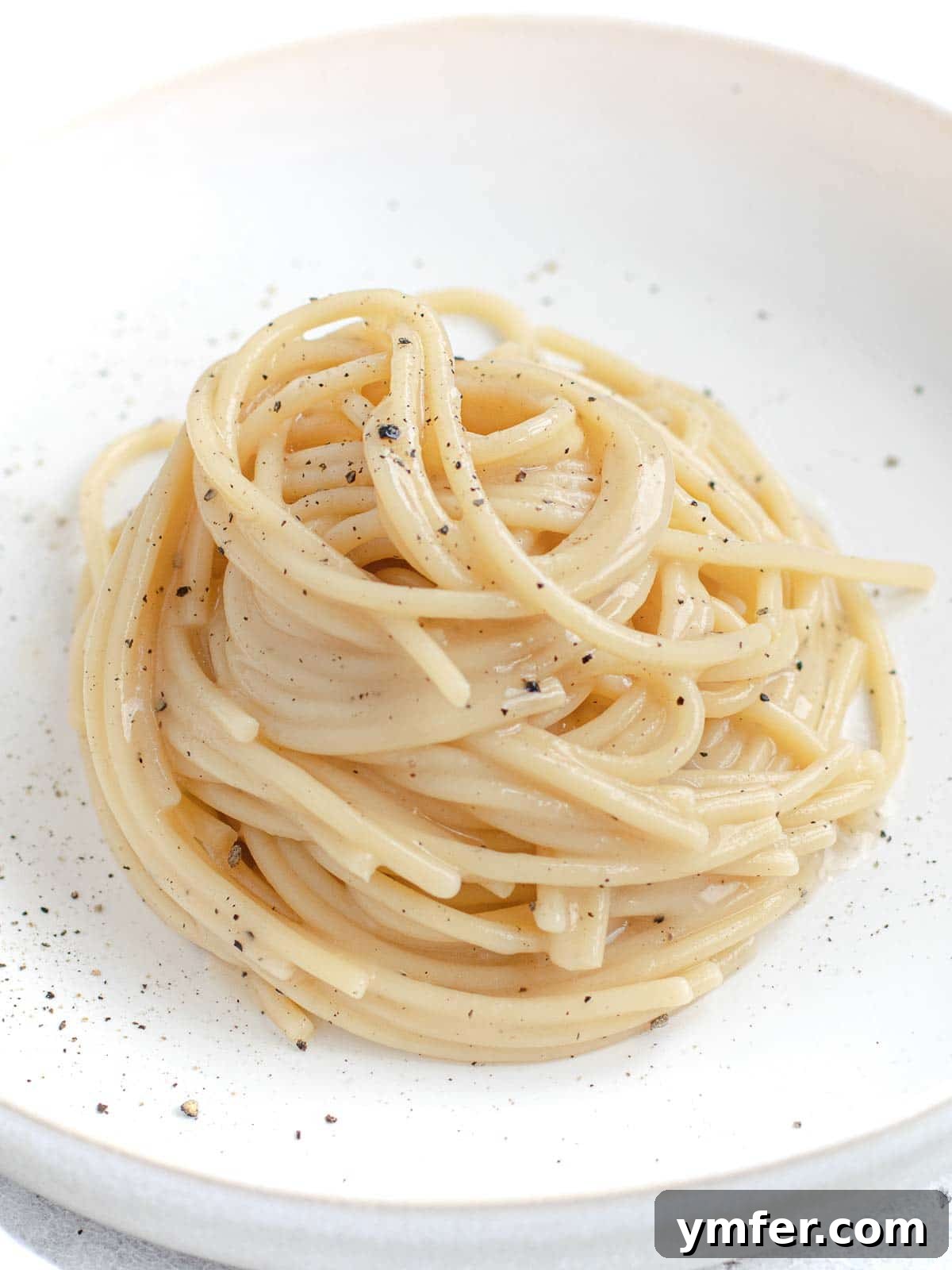 Creamy Vegan Pepper Pasta 2 Delicious and creamy Vegan Cacio e Pepe pasta dish, garnished with fresh pepper.