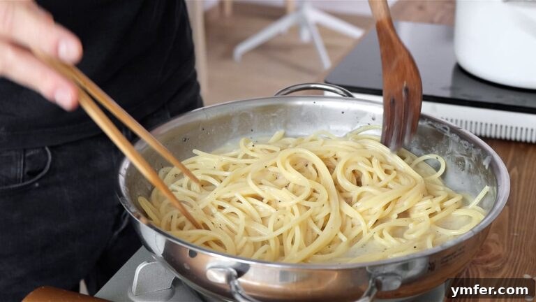 Creamy Vegan Pepper Pasta 23 Vegan creamy pasta fully coated in sauce, completing its cooking process.