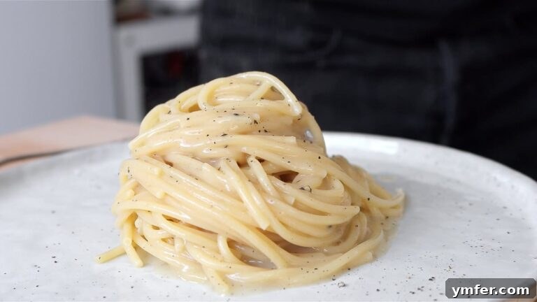 Creamy Vegan Pepper Pasta 24 A serving of perfectly coated vegan creamy pasta, ready to plate.