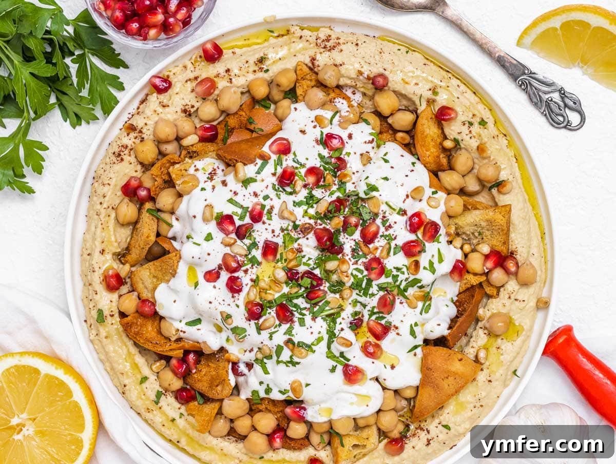 Fatteh with yogurt, chickpeas and herbs